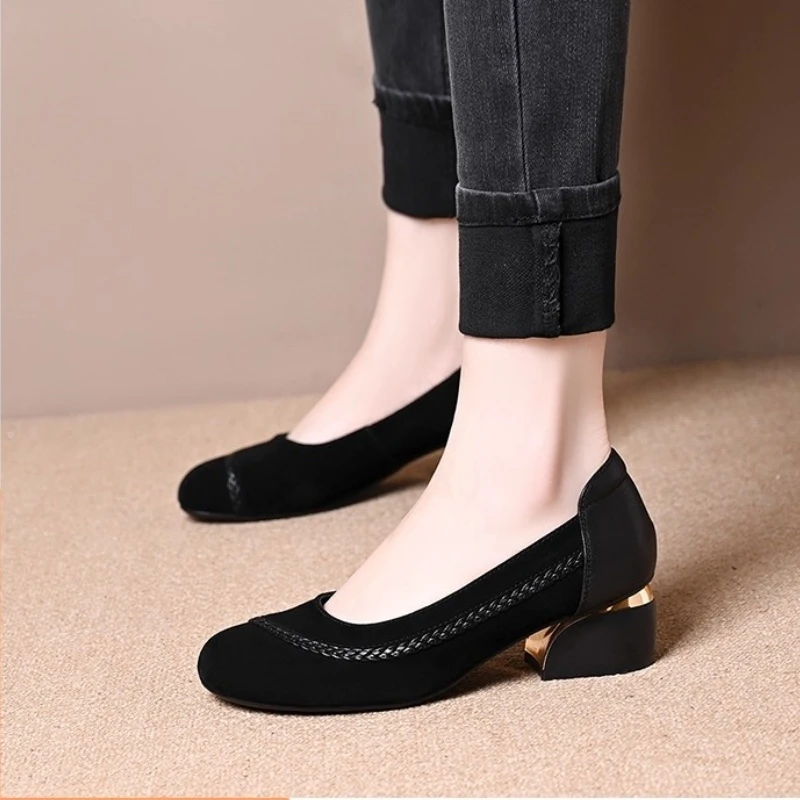 2025春秋新款圆头浅口一字带黑色百搭舒适粗跟软底妈妈鞋单鞋