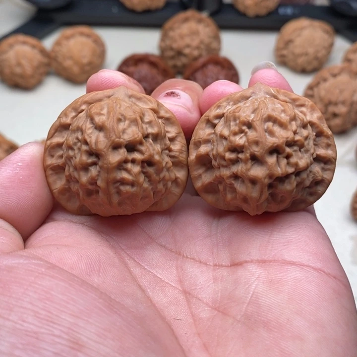 文玩核桃吊坠瓷娃娃38