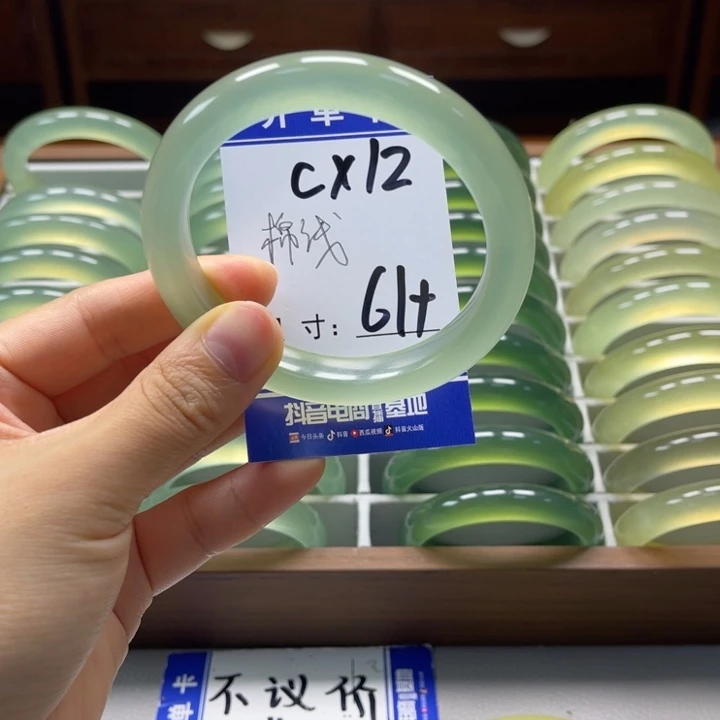 努***级蛇纹石玉未镶嵌手镯