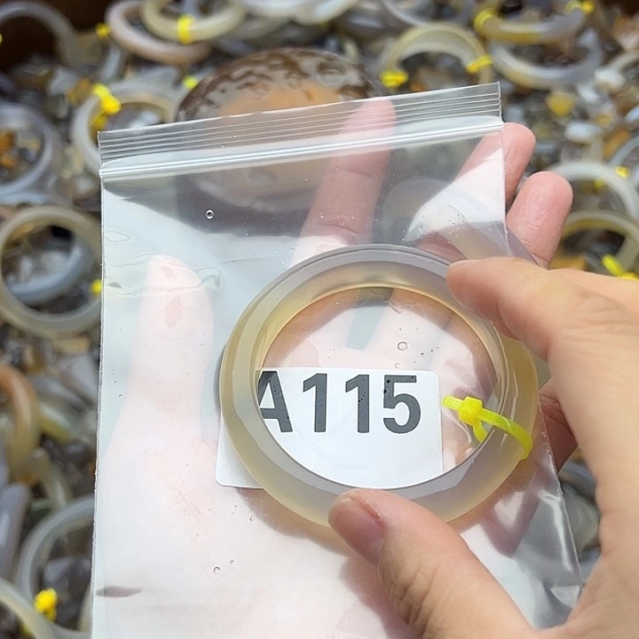 习****玛瑙/玉髓未镶嵌手镯115