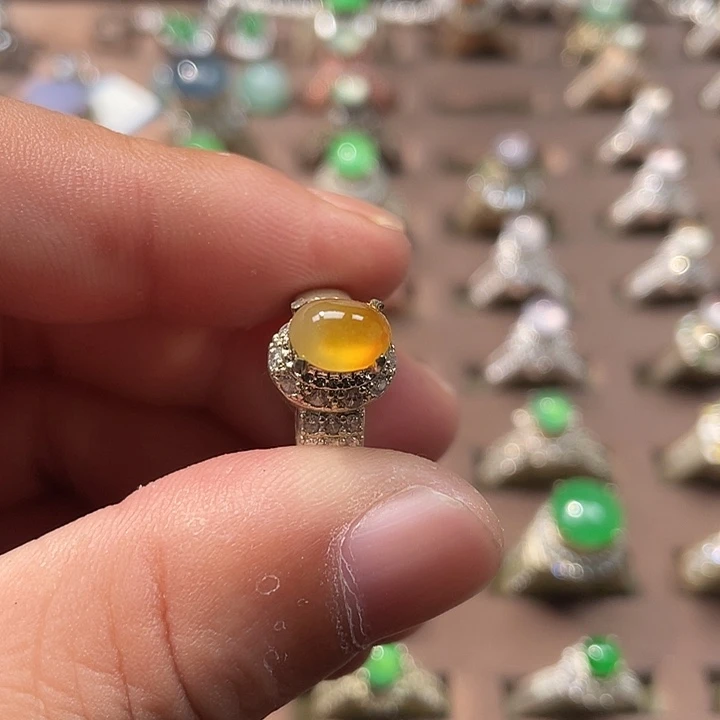 翡翠裸石冰黄翡蛋面铜托