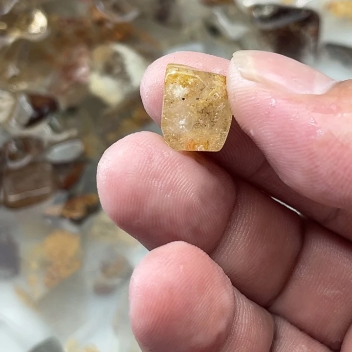 未镶嵌吊坠(赠链)水晶万****?