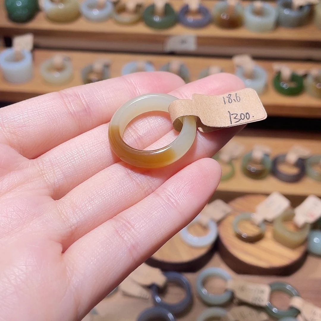 和田玉戒指未镶嵌三*山18.6