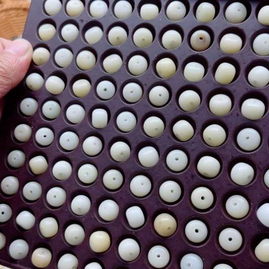 白玉菩提吊坠瑕疵10-8白玉墩200颗