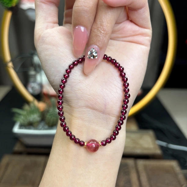 天然石榴石5A级冰透手串搭草莓晶单珠感情平安手链百搭闺蜜