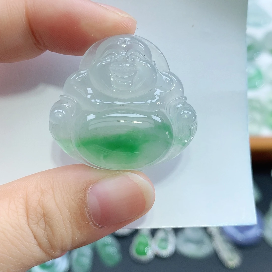 翡翠未镶嵌颈饰佛