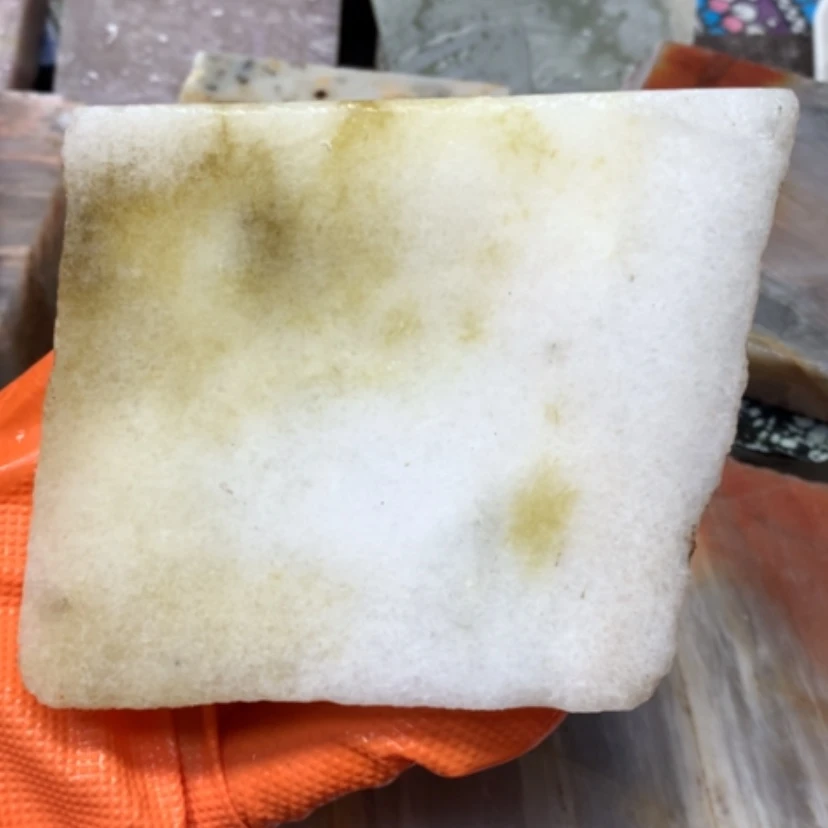 【闪购商品】未镶嵌手镯石英岩玉白冰俏绿