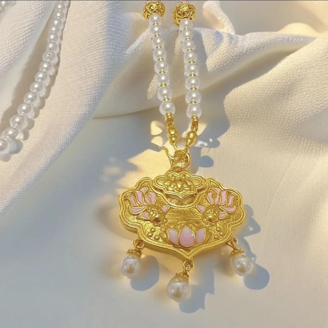 合金仿珍珠项链 粉圆珠贝珠链配粉锦鲤锁古风气质小众手工颈链