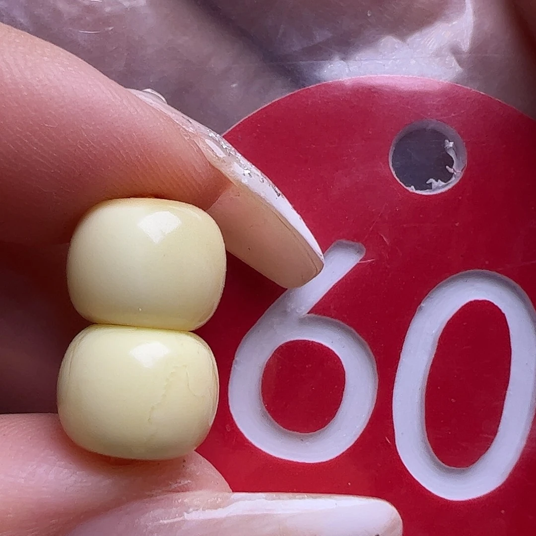 未镶嵌蜜蜡裸石微瑕9.3mm白蜡老型