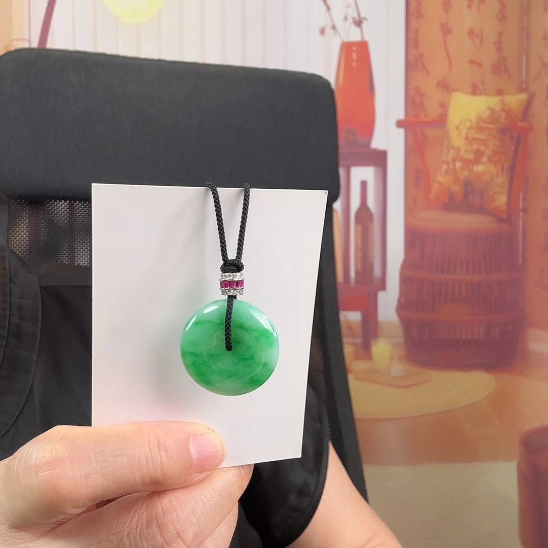 翡翠未镶嵌吊坠(赠链)