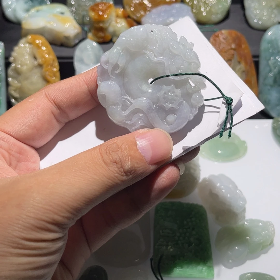 颈饰未镶嵌翡翠龙
