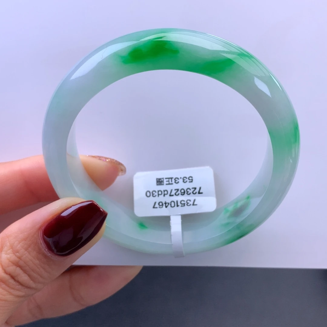 翡翠未镶嵌手镯细糯化白底飘阳绿手镯（细纹）