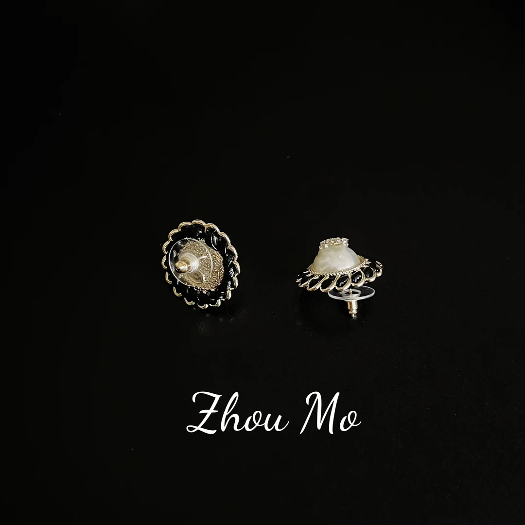 铜合金耳饰 【MOMO】黑白色花花耳环 B-105