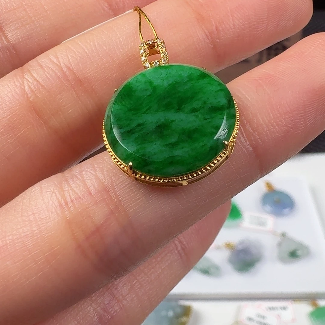 翡翠18K金镶嵌颈饰