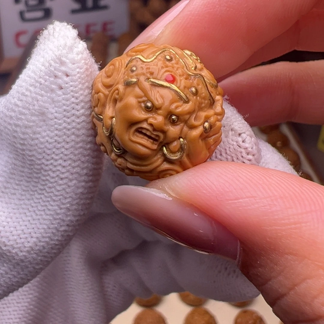 猴头核桃把件镶嵌款四大天王全品有正常封口线