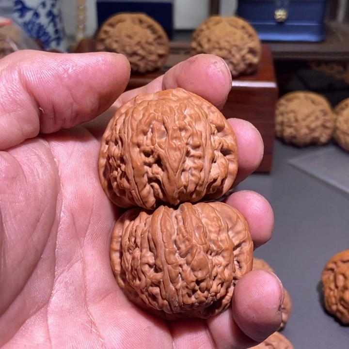 桃核把件@***8白狮子核桃