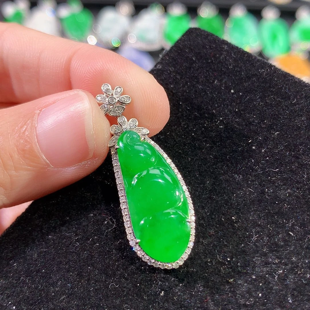 翡翠18K金镶嵌颈饰