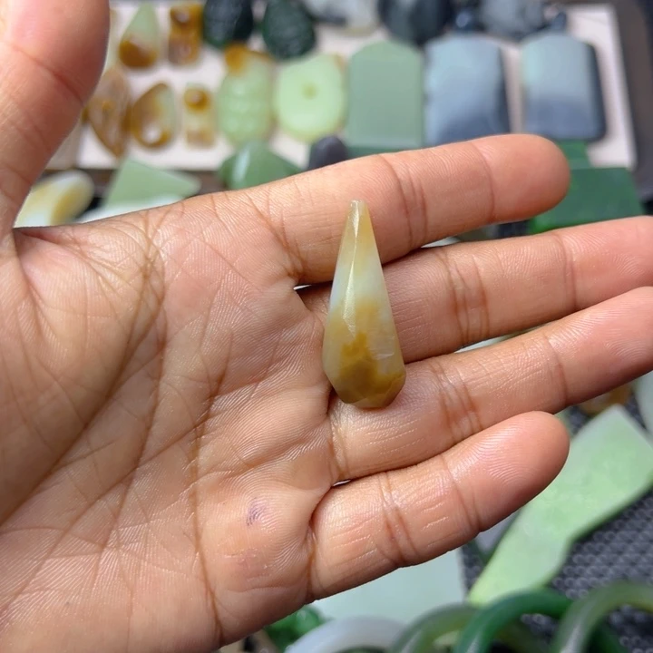王***妈未镶嵌和田玉（糖玉）珠宝半成品