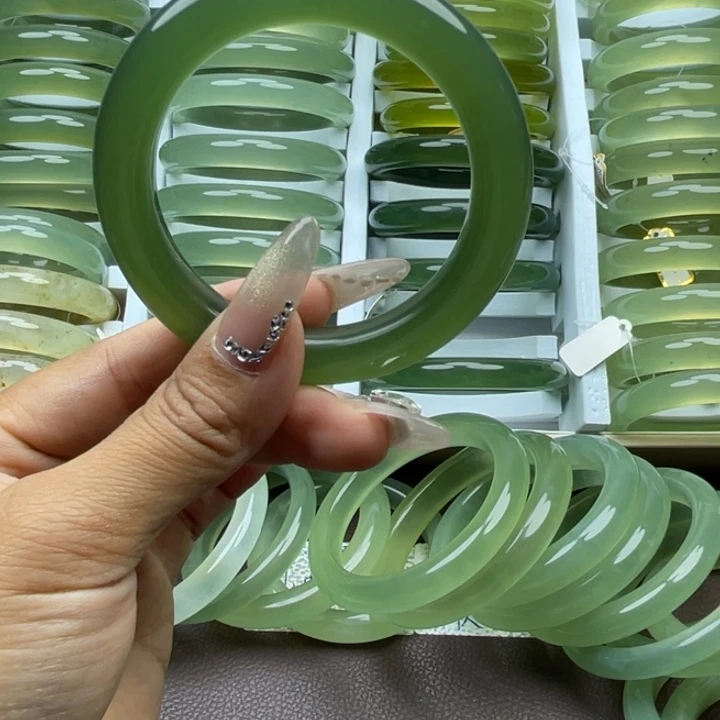 用***6未镶嵌蛇纹石玉手镯