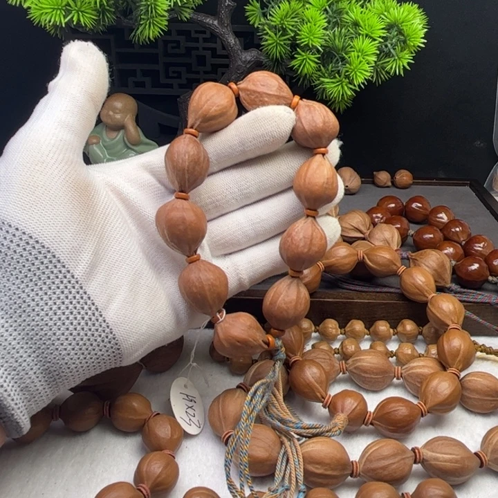 鳄***.橄榄核其他1.9*2.3原皮三花铁核