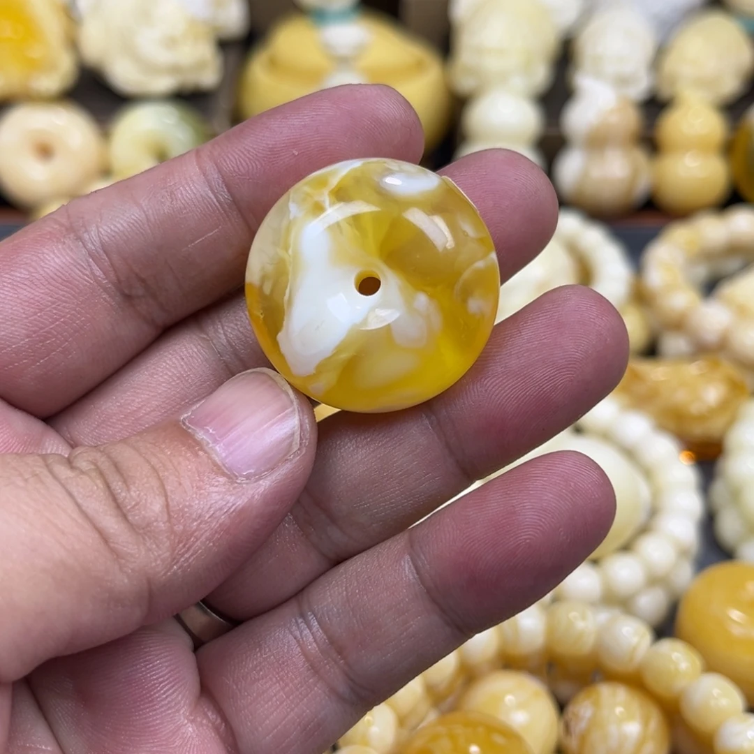 琥珀未镶嵌手串金白扣子