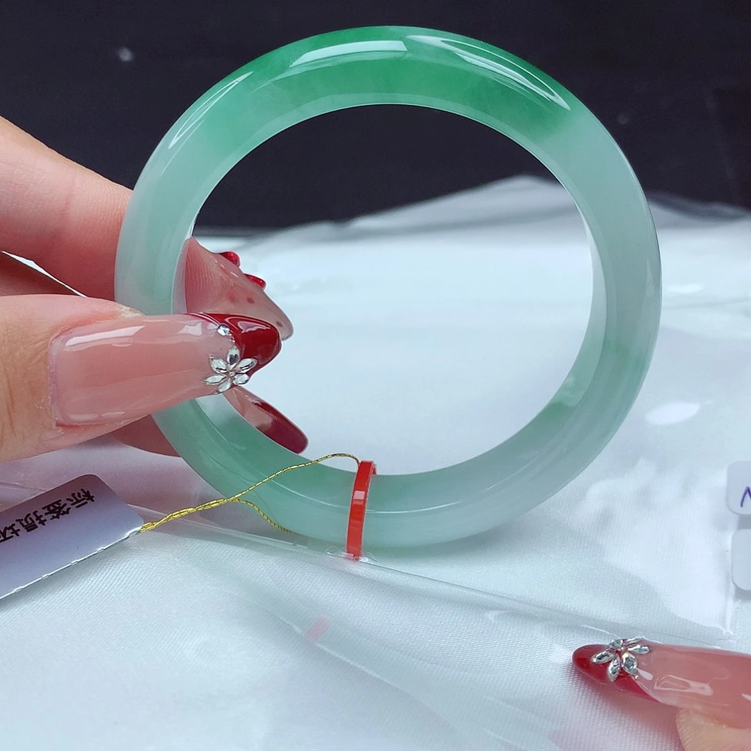 翡翠手镯未镶嵌51圈442