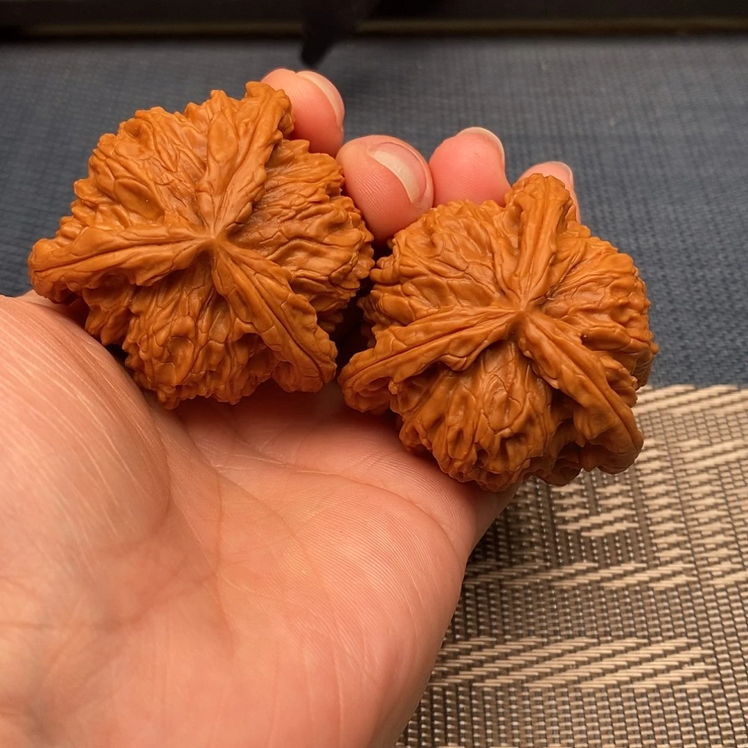 成***文玩核桃吊坠三棱