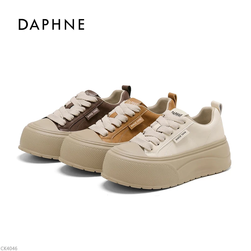 达芙妮网红爆款2025年秋季时尚板鞋小众百搭学院风轻便厚底休闲鞋