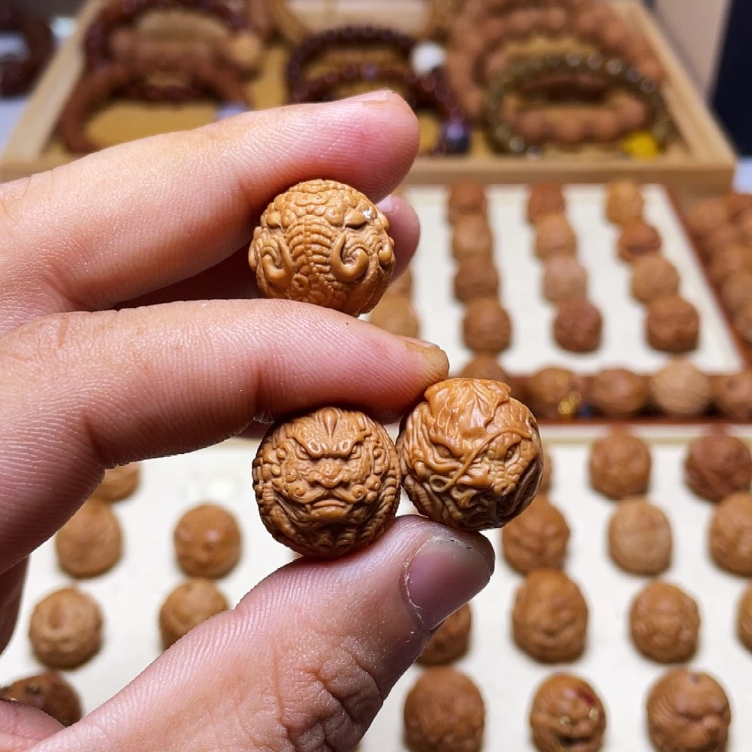 哈***哈猴头核桃吊坠18左右猴头核桃雕刻