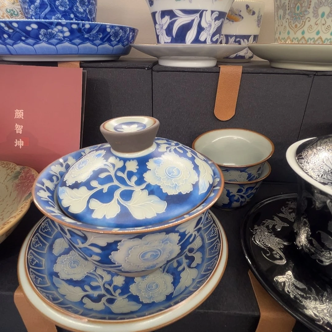 这些盖碗很漂亮！！！