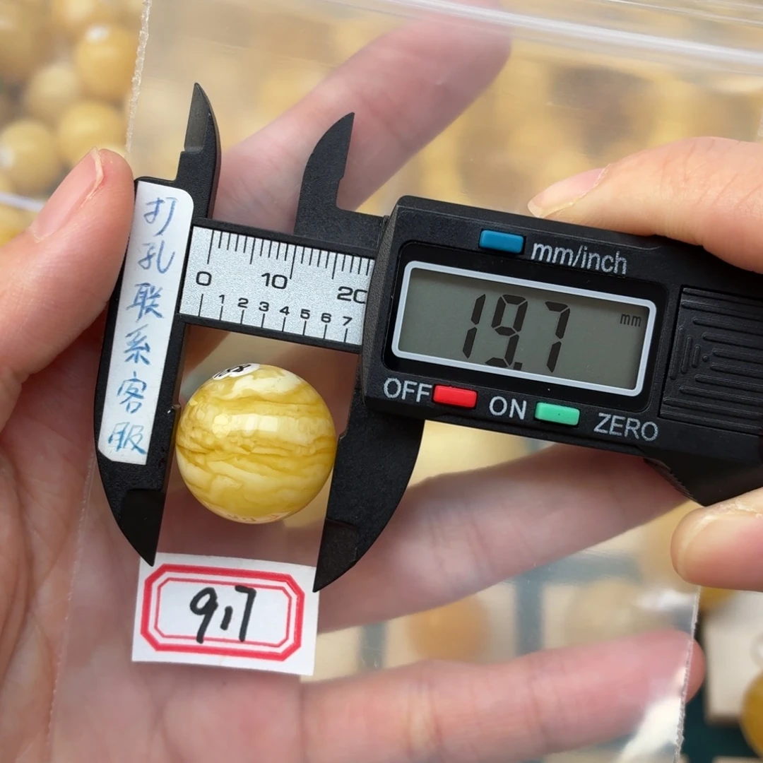 笑***书蜜蜡未镶嵌裸石蜜蜡