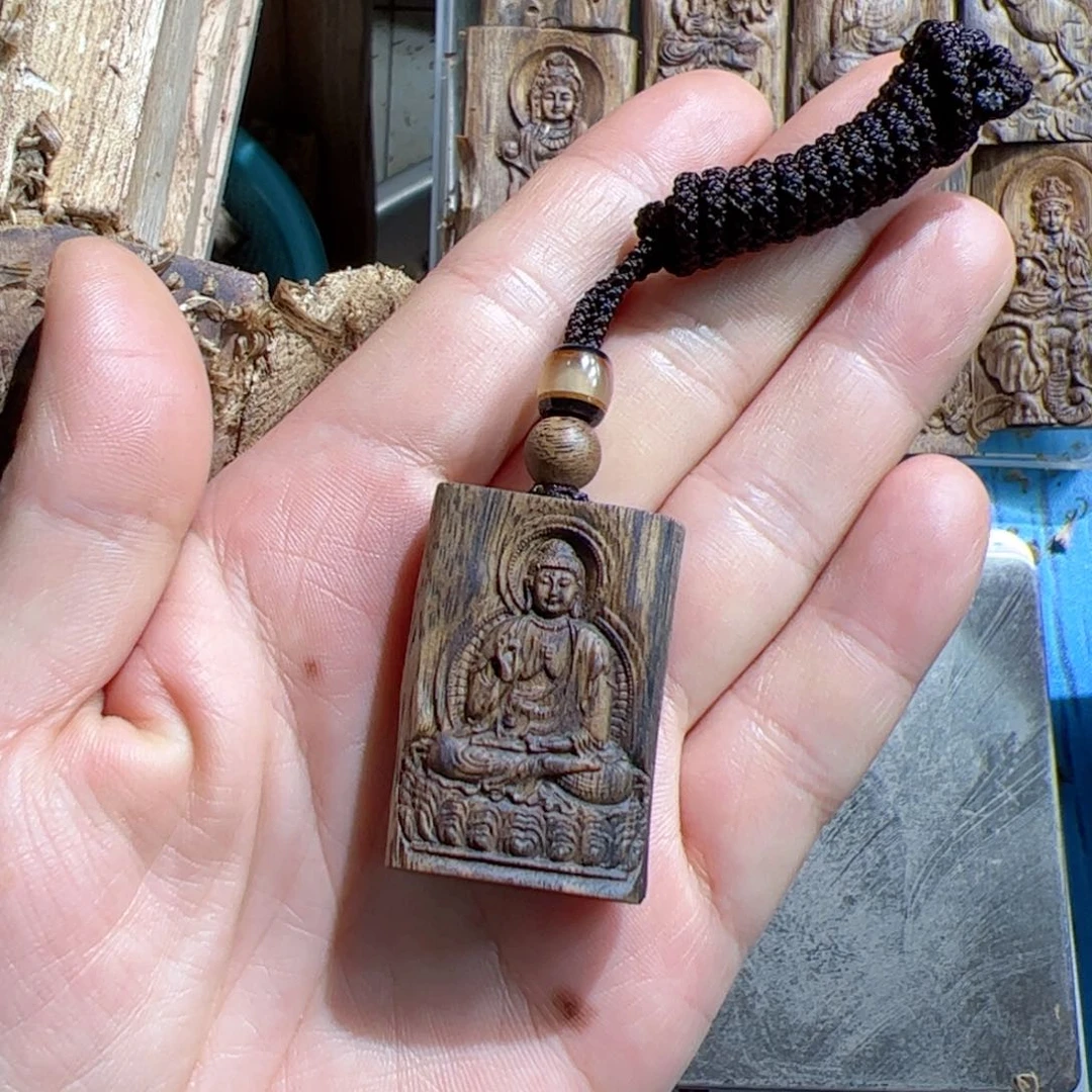 沉香吊坠白棋阿弥陀佛狗6.6克