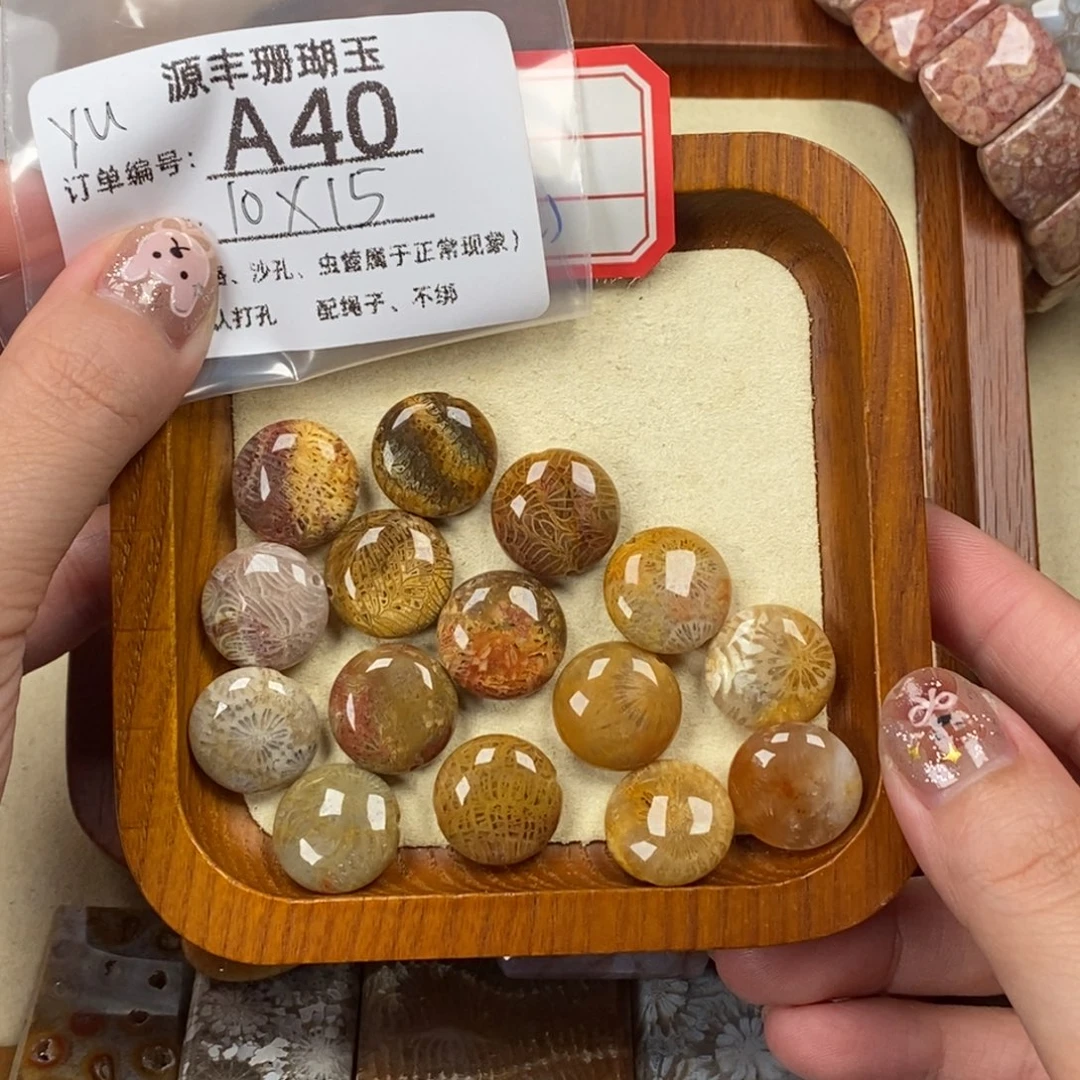 y***z未镶嵌颈饰硅化玉