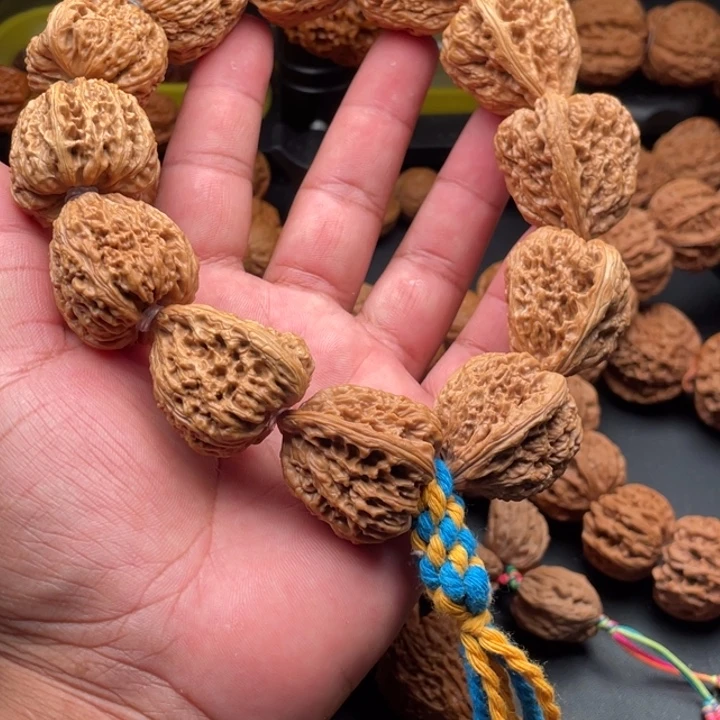 贺***儿桃核吊坠南疆石手持