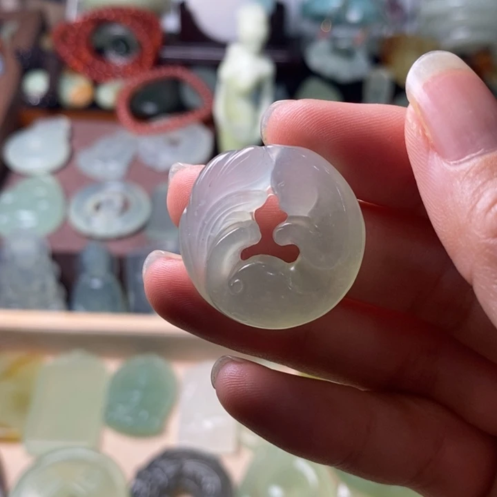 未镶嵌蛇纹石玉颈饰