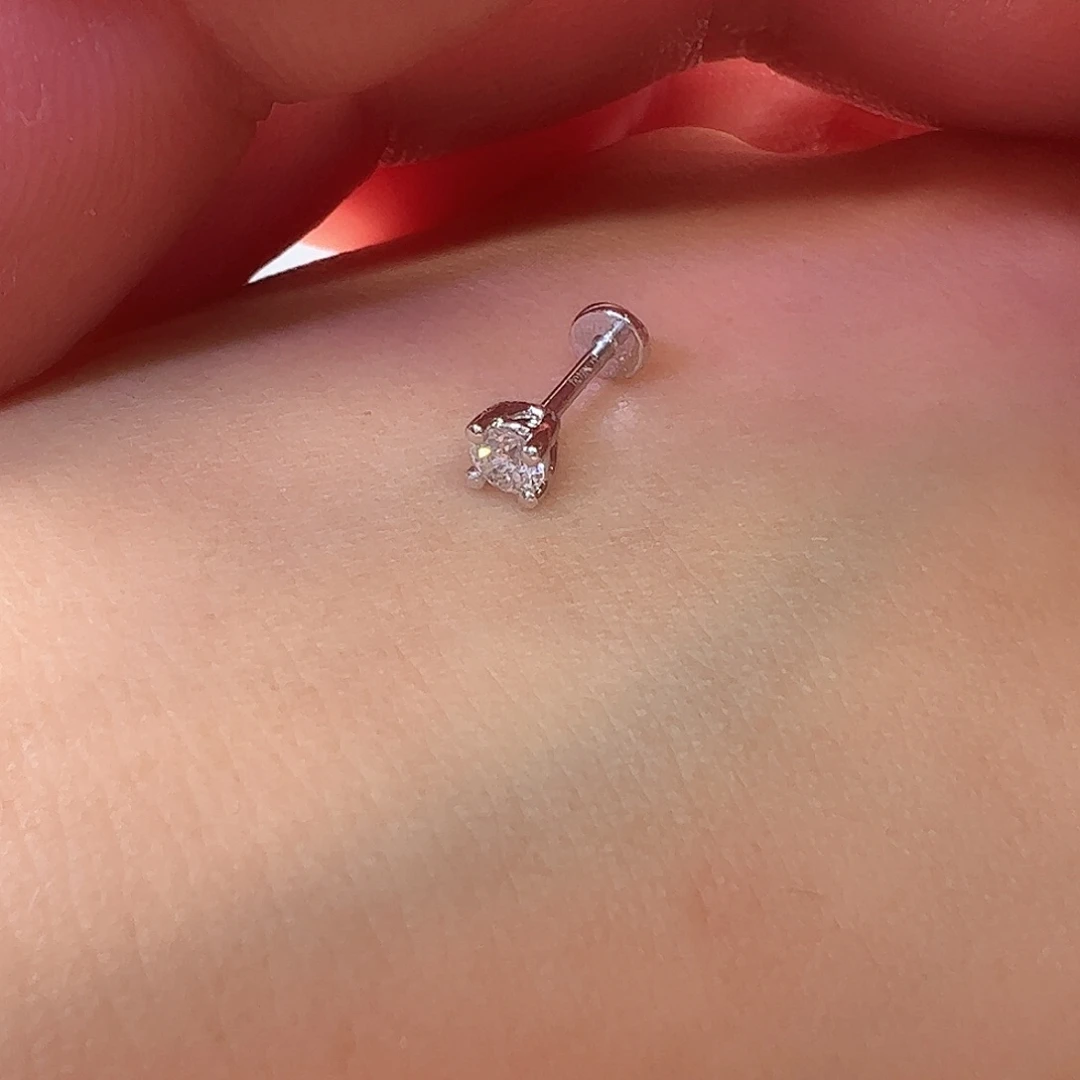 钻石耳饰18K金镶嵌反拧10分四爪一只