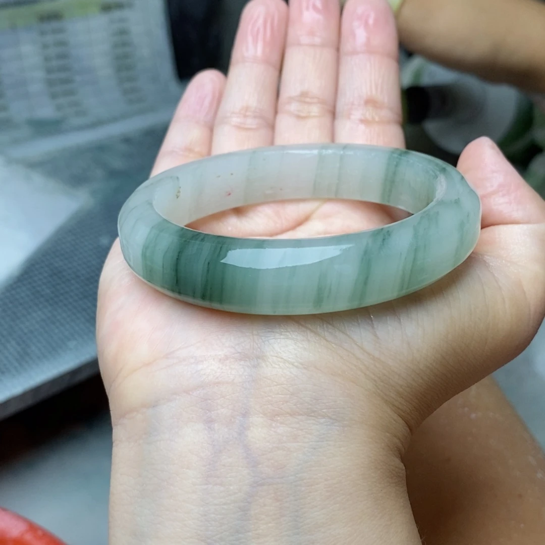 骆***静石英质玉手镯未镶嵌定制