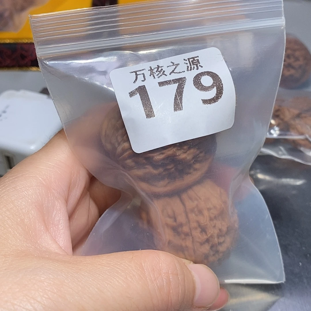 张***邦吊坠文玩核桃40莲花虎头……