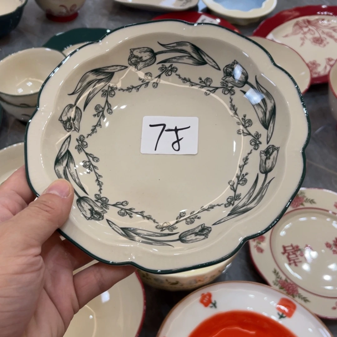 陶瓷微瑕餐具介意勿拍，满18飞！