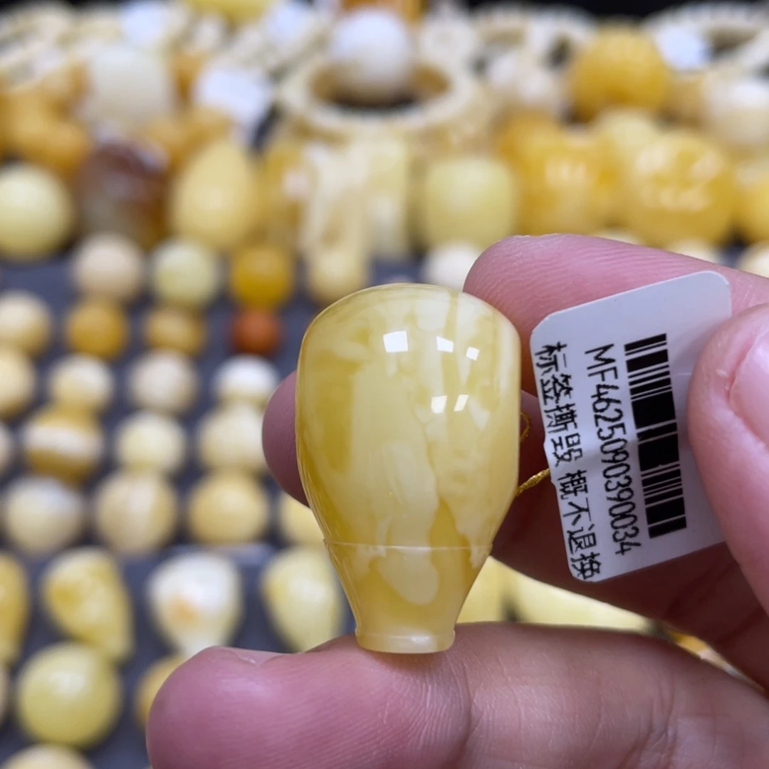 蜜蜡未镶嵌裸石16.5mm