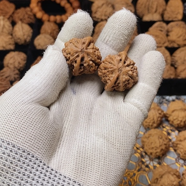 文玩核桃把件J****.秦岭秦闷