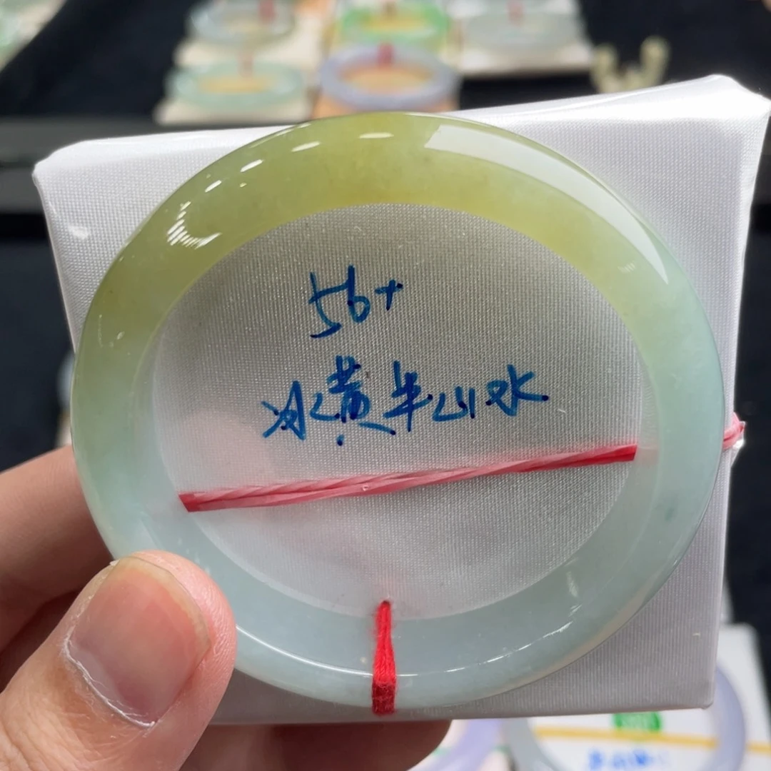 翡翠手镯未镶嵌翡翠手镯