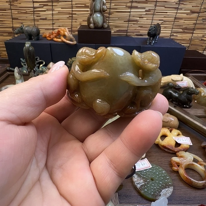颈饰未镶嵌和田玉（糖玉）