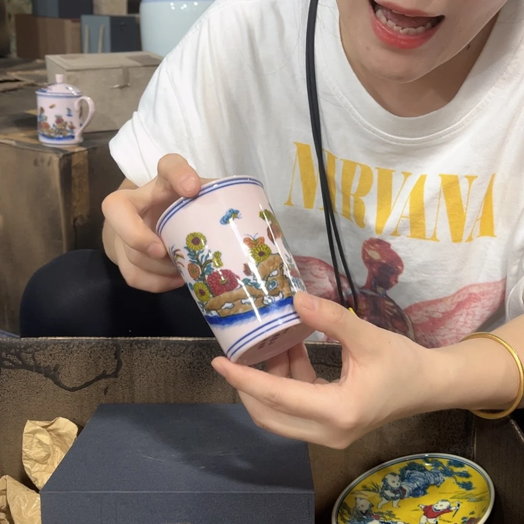 摆件////景德镇陶瓷器。杯。红。