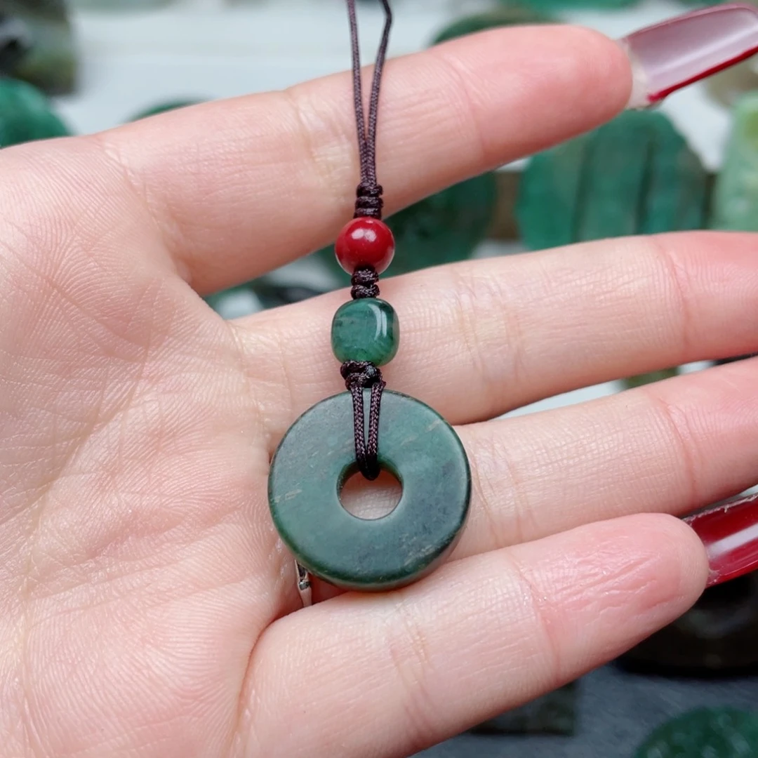 独山玉颈饰未镶嵌