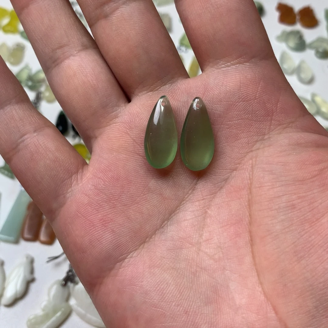 蛇纹石玉未镶嵌耳环