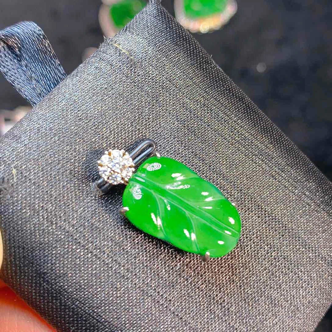 颈饰银S925镶嵌翡翠