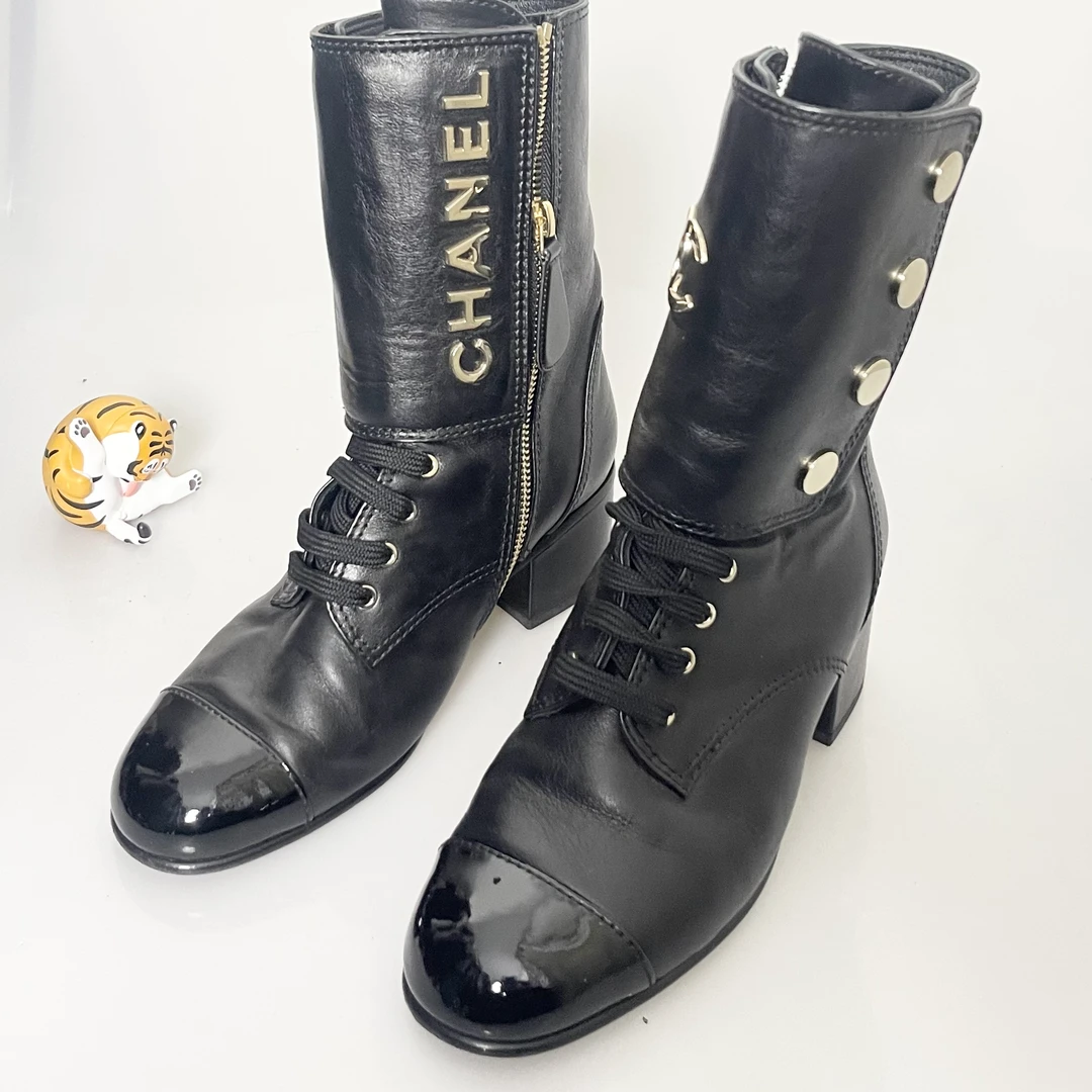 95新 Chanel/香奈儿 37码CHANEL 香奈儿 黑色双Clogo短靴 95新