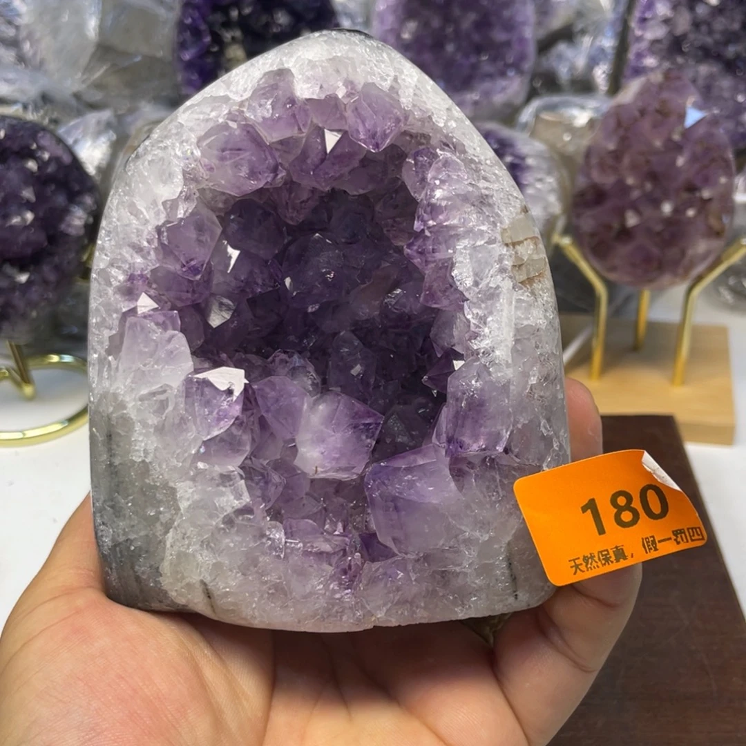 v***i未镶嵌水晶大型摆件（非配饰）
