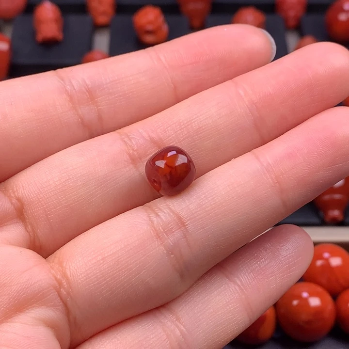 南红玛瑙未镶嵌牛血火焰纹老型单珠8.8MM